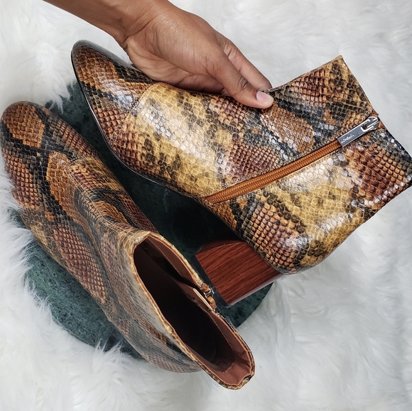 Topshop "Babe" Snake bootie with polished wooden heel size 10.5 - Picture 3 of 7